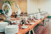 Nowoczesne podejście do cateringu hotelowego: Jak zaskoczyć smakiem i prezentacją?
